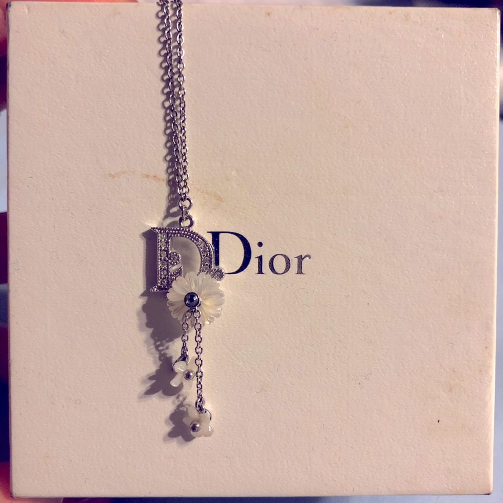 Authentic Dior flower necklace 🌸